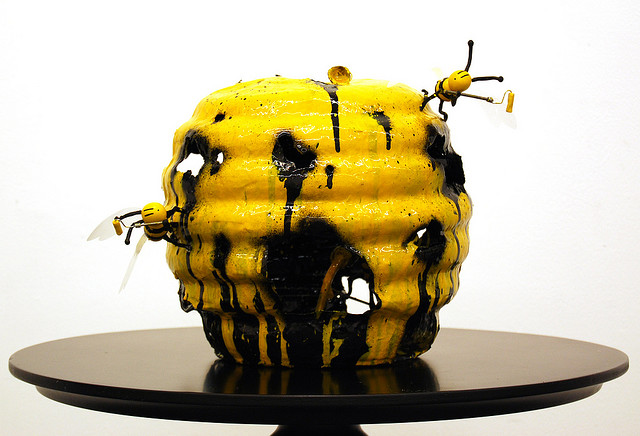 3691553132_551e684e20_z art blob - Bumble Bee Loves You - empty kingdom