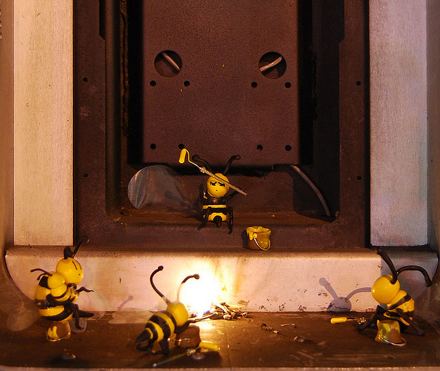 3787257833_eb2c258265_z art blob - Bumble Bee Loves You - empty kingdom