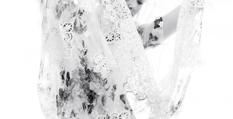 Amanda-Seyfried-by-Mikael-Jansson2