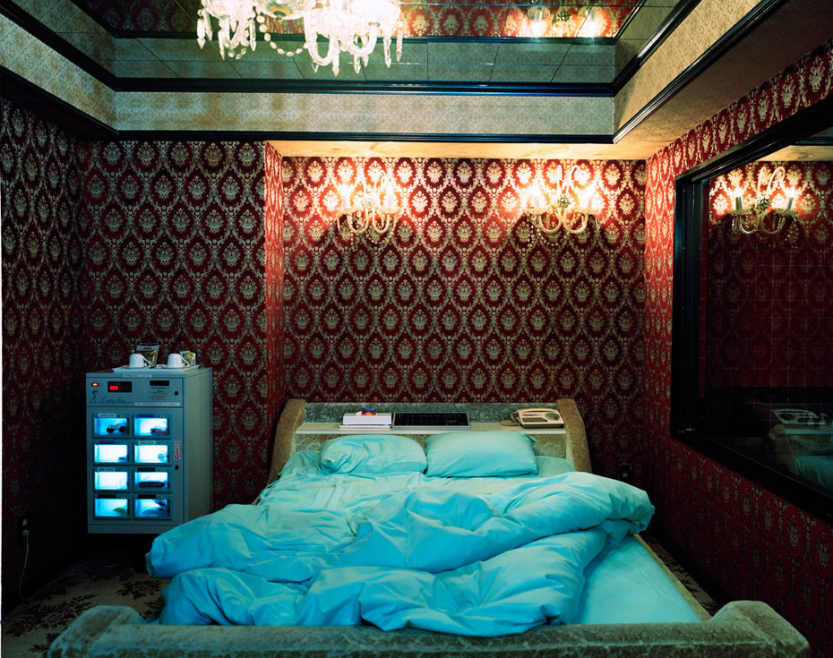 Picture 1 art blog - Nadav Kander - empty kingdom