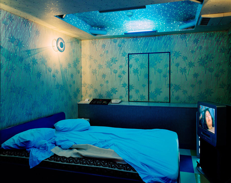 Picture 2 art blog - Nadav Kander - empty kingdom