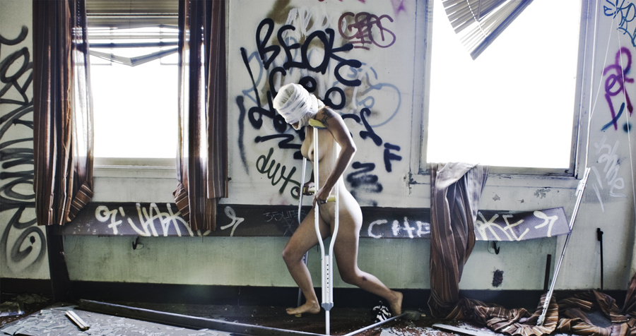 izi art blog - Julia Comita - empty kingdom