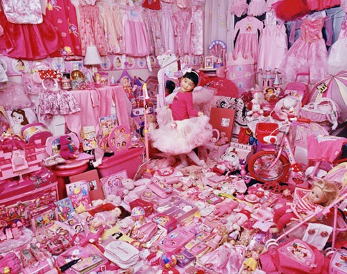 Jeeyoo and Her Pink Thing_m