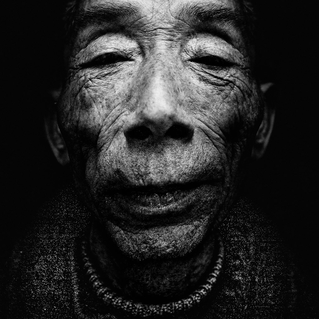 http://www.emptykingdom.com/wp-content/uploads/2011/08/Lee-Jeffries_web15.jpg