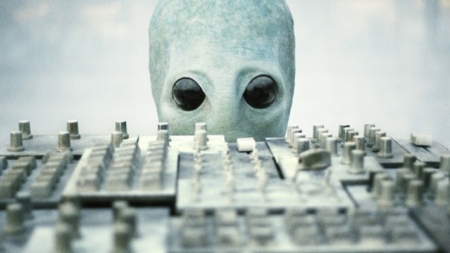 1_e_Alien_Repair_guy_print