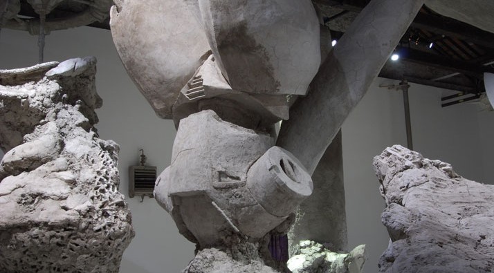 Adrian-Villar-Rojas-Larger-than-Life-Sculptures-from-another-Universe-Argentinian-Venice-54-Biennale-photo-Oliver-Haas-yatzer-8