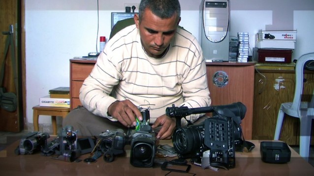 1_e_emad-burnat,-guy-davidi-_5-broken-cameras