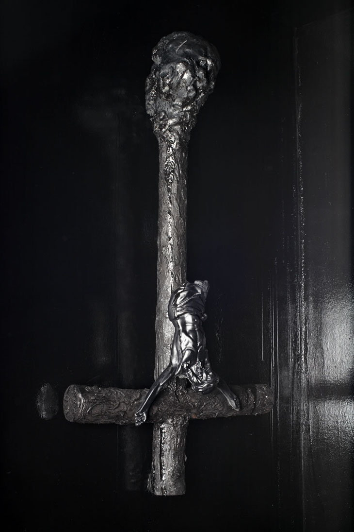 20110705055341_terence_koh_medusa_cross