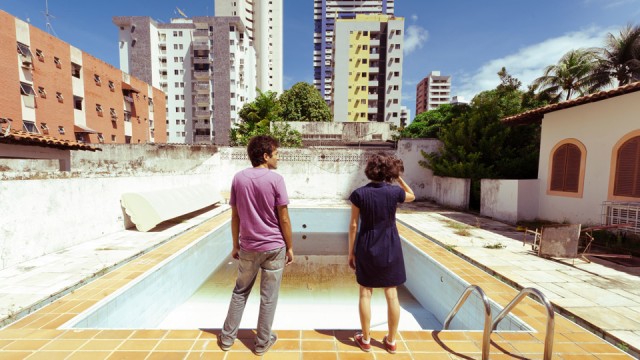1_e_Kleber-Mendonça-Filho-_Neighboring-Sounds