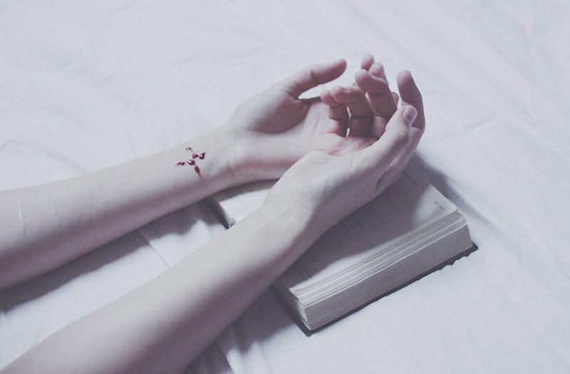 Laura-Makabresku_EKTOP2012 art blog - Laura Makabresku - empty kingdom